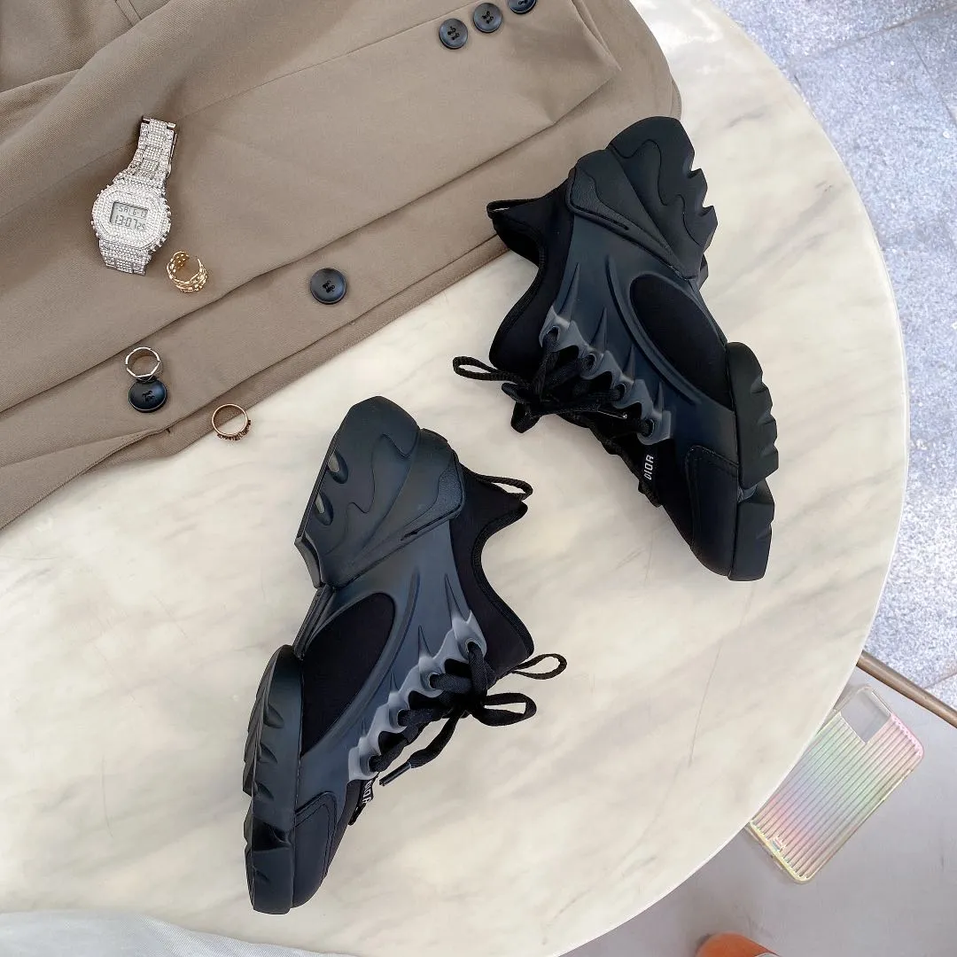 👟👟Ex-factory price 480👟👟 High-end version of the super popular Dior daddy shoes-Crusie “J’DIOR 2020ss spring model. A new product created at the first major show of Paris Fashion Week. “As long as you buy this noble and elegant, it will belong to you.” The new series is inspired by the chief designer of Dior, who cleverly combines the webbing on the dress with elegance on the perfect shoe shape. Super classic and good-looking The most perfect last shape of the original set. Customized original material: imported silk cowhide with soft original customized Lycra surface. The best fabric on the market. 1:1 molded original film combination. Perfect details. Size 35-41. In-kind comparison is welcome.